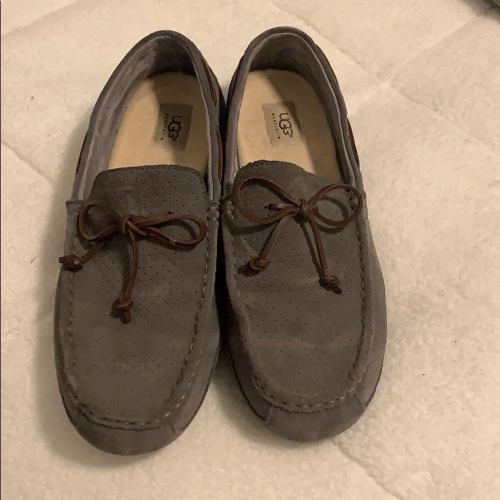 Ugg loafer with fur on foot bed